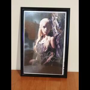 EMILIA CLARKE SIGNED 'GAME OF THRONES' AUTOGRAPH 10.5X16.5 Cert Of Authenticatin